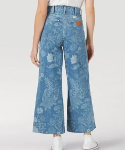 New Arrivals Wrangler Worldwide 662 Crop Jean Indigo Flower